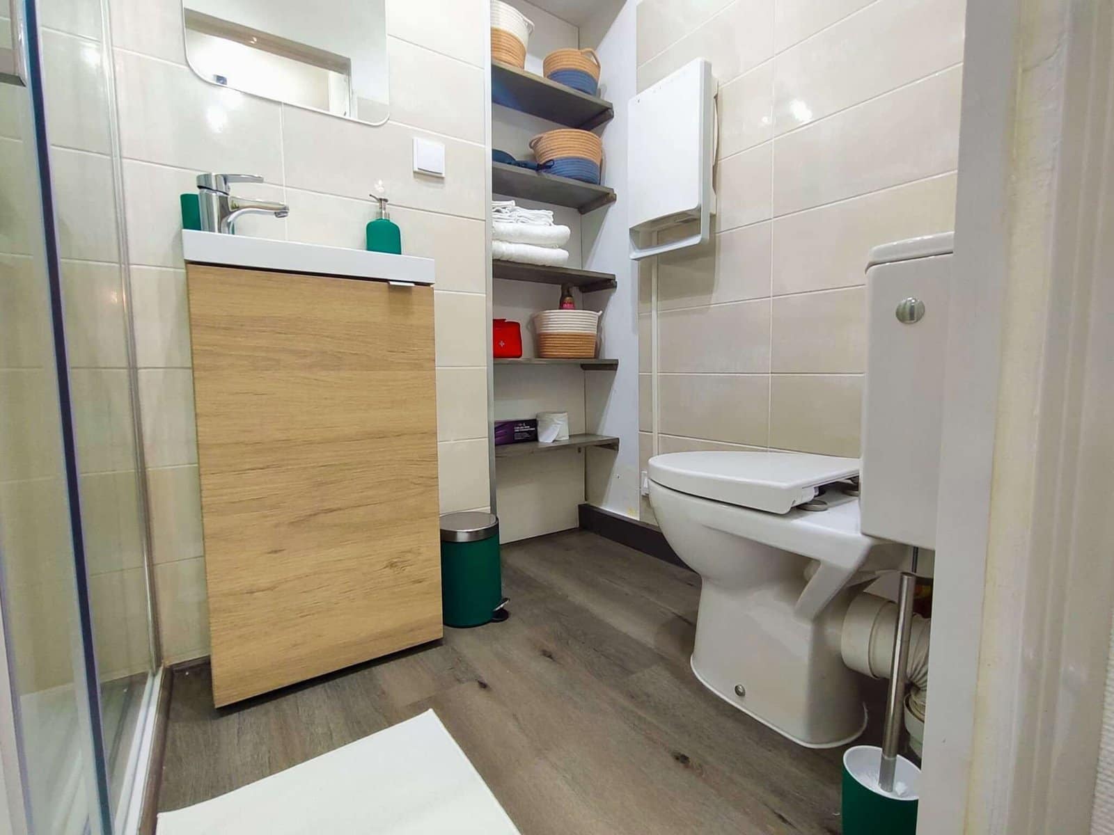salle de bain salle d'eau wc toilettes douche studio location saisonnière